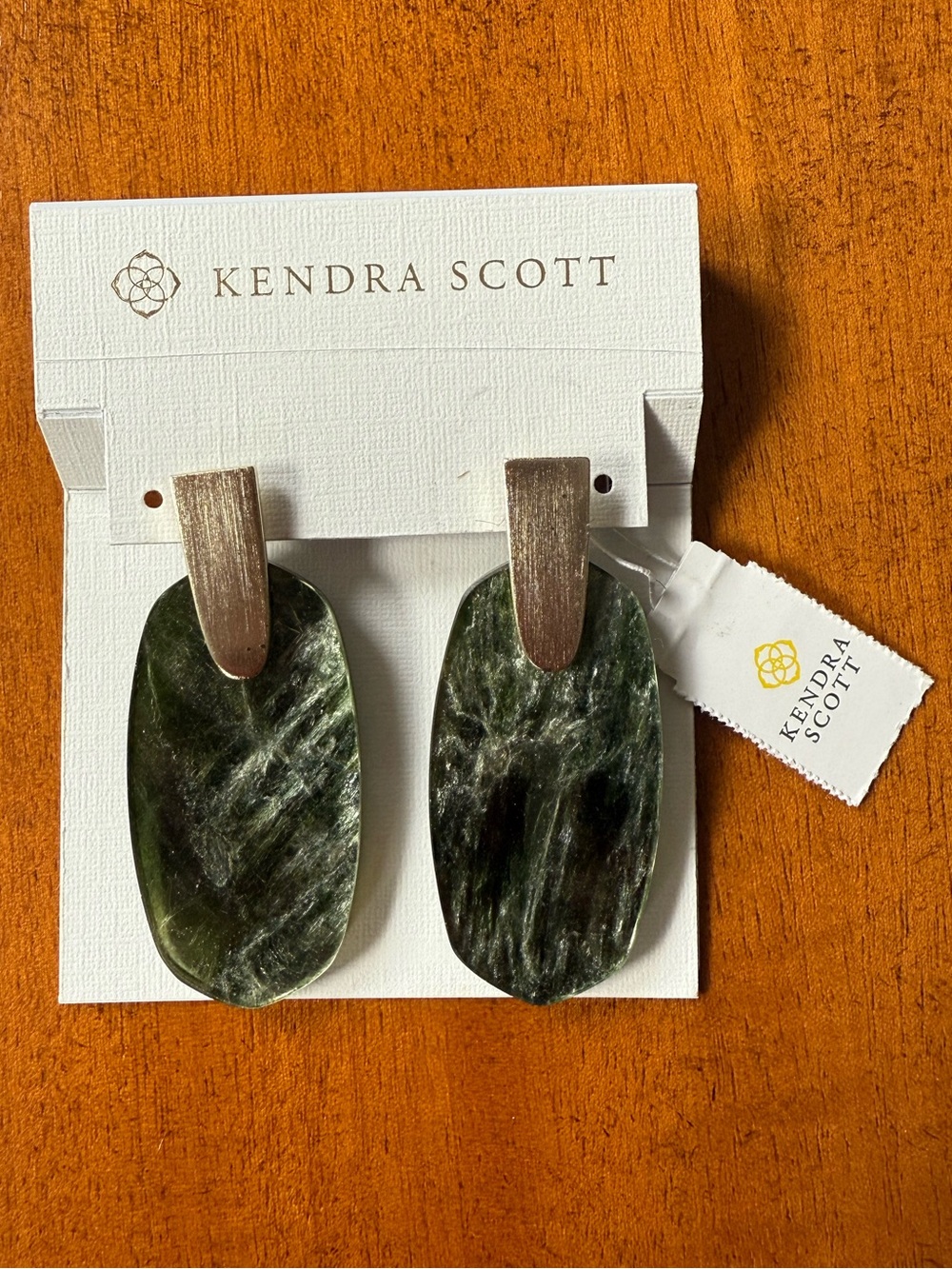 NWT Kendra Scott Aragon Sage Mica & 14K Gold Plated Drop Earrings ✨